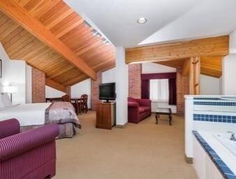 Baymont By Wyndham Marshfield Hotel Exterior photo