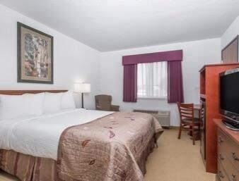 Baymont By Wyndham Marshfield Hotel Exterior photo